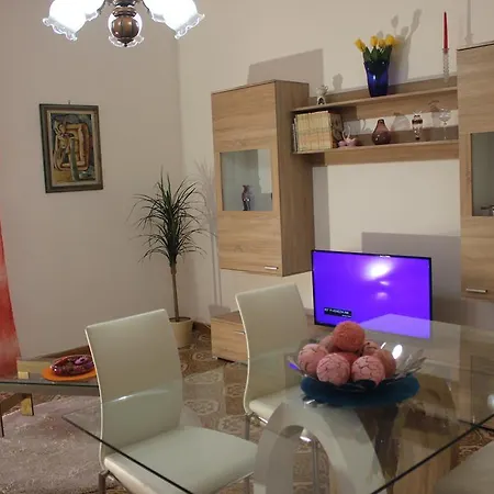 Ca' Vittoria Apartment *
